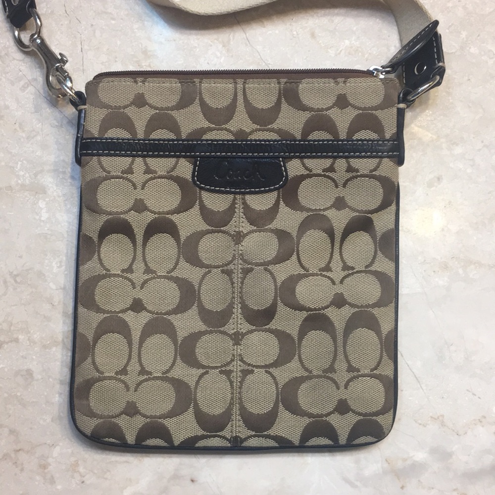 Coach Classic Signature Tan Crossbody Purse